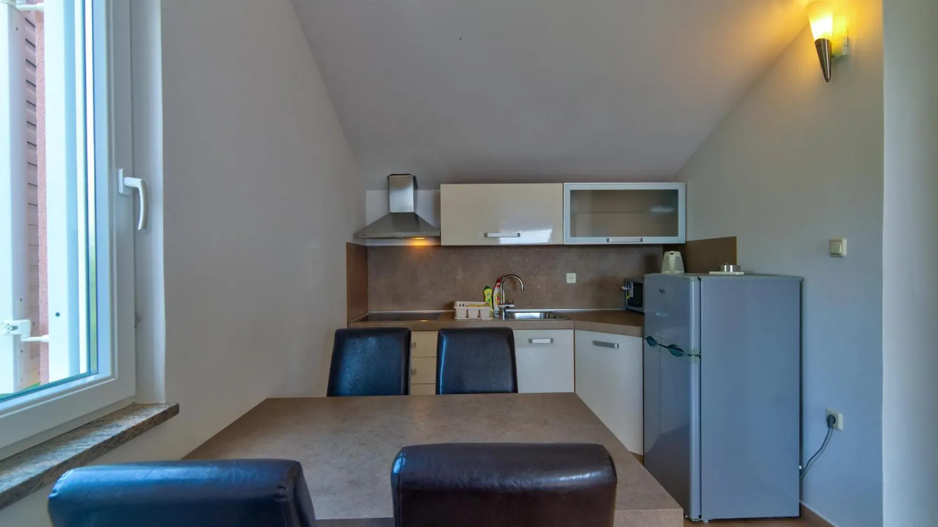 Apartmani Lili 노비비노돌스키