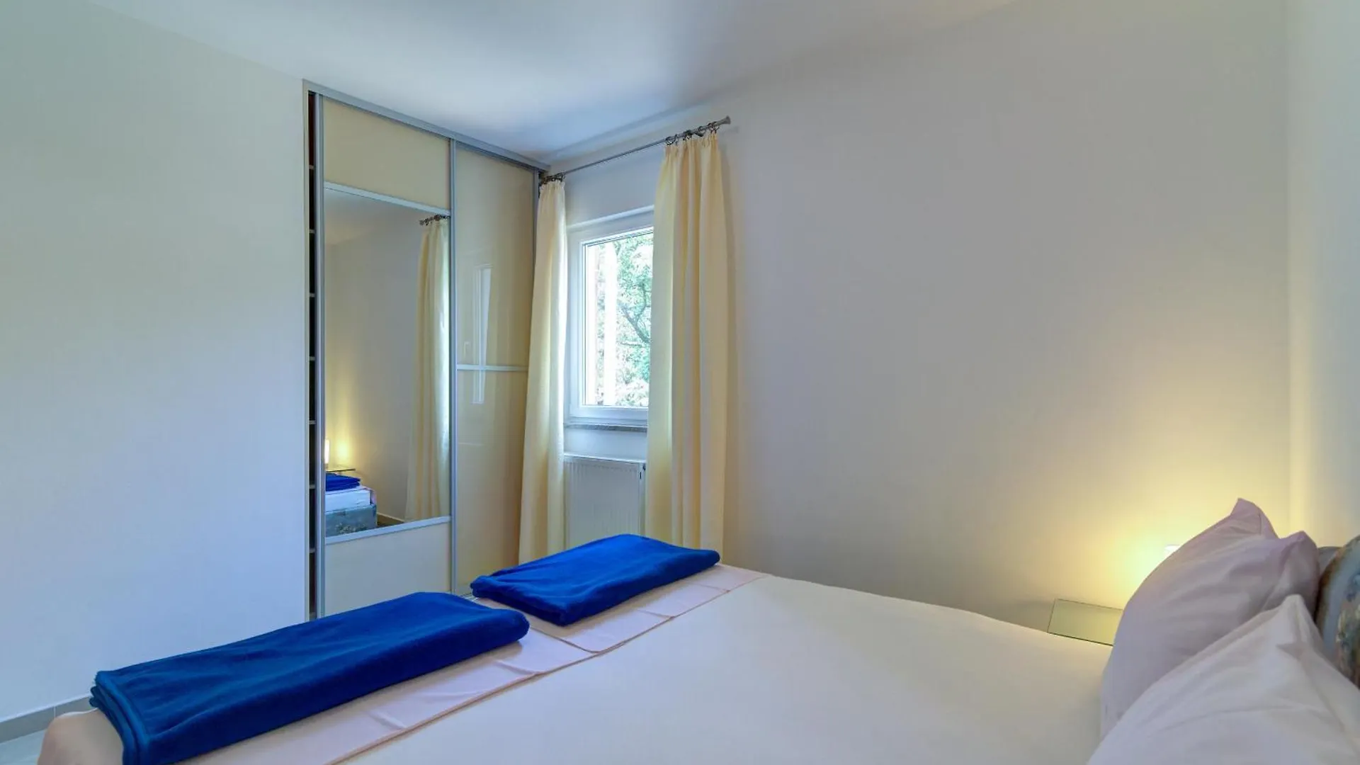 Apartmani Lili 노비비노돌스키 아파트