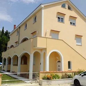 apartments-jadera-privlaka.hotelinzadar.com/